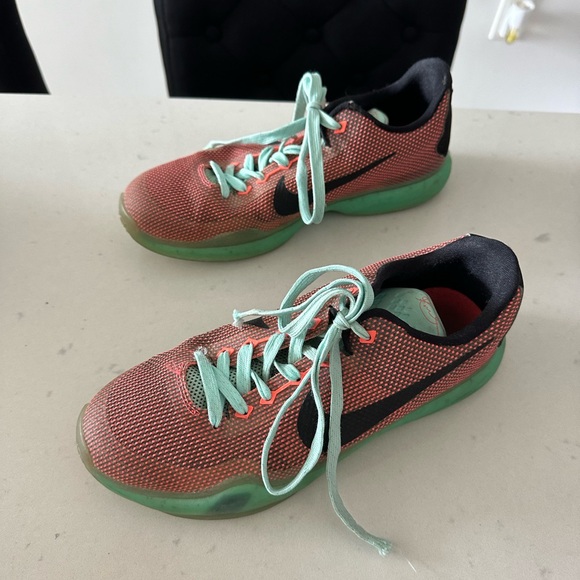 Kobe Sneakers - Picture 3 of 5